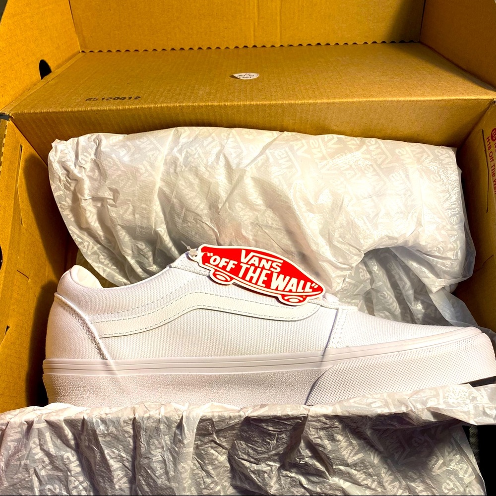 8.5 NWT white canvas low top vans